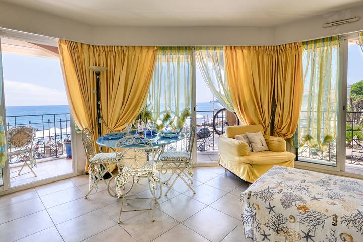 Gîte pour 4 personnes, avec vue sur l’océan et terrasse dans Plage Du Borrigo Menton - 2