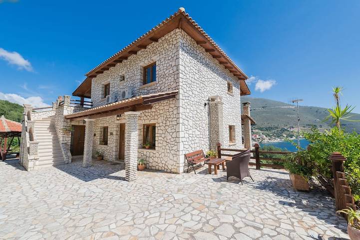 Διαμερίσματα διακοπών για 5 άτομα, με μπαλκόνι στην Αγία Ευφημία