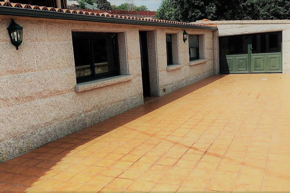 Niedrige silberne kabine mit kamin weit weg vom bulilcio aber nah an allem in Poio, Rías Baixas