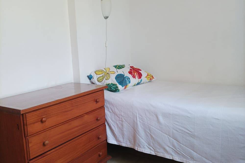 Appartement entier, A 6 km de Cassis, 20 de Marseille rez-de-jardin de villa  : Carnoux. Jolie vue in Carnoux-en-Provence, Côte méditerranéenne (France)