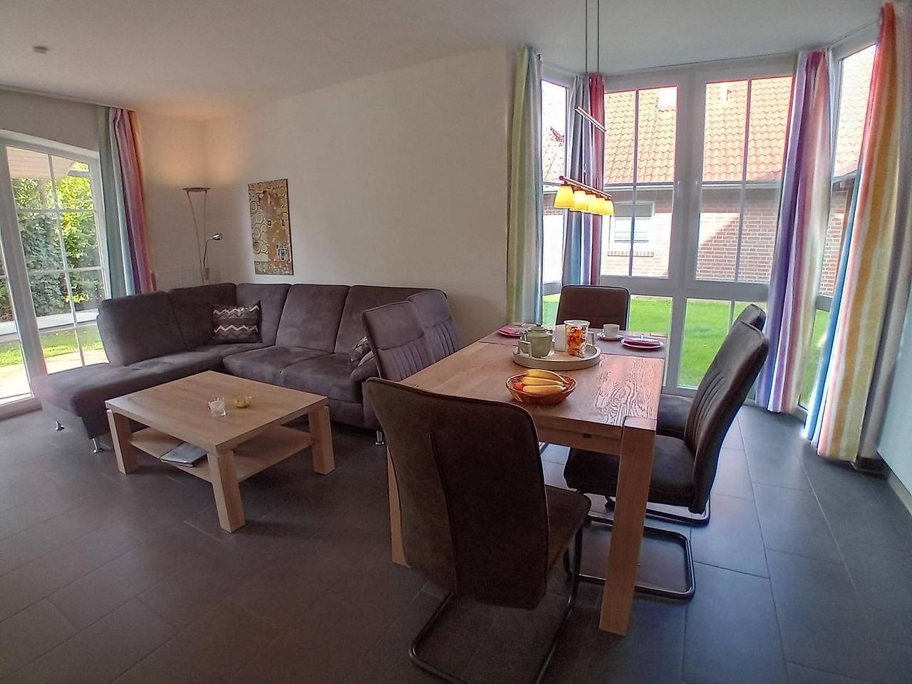 Ganze Wohnung, Hundefreundliche Ferienwohnung (70qm) für 4 Personen mit Garten und Gäste-Wc in Greetsiel, Krummhörn