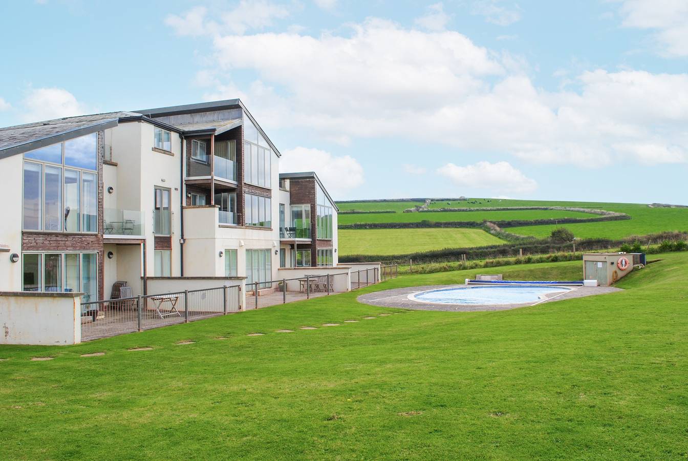 2 Ocean's Edge in South Huish, Hope Cove