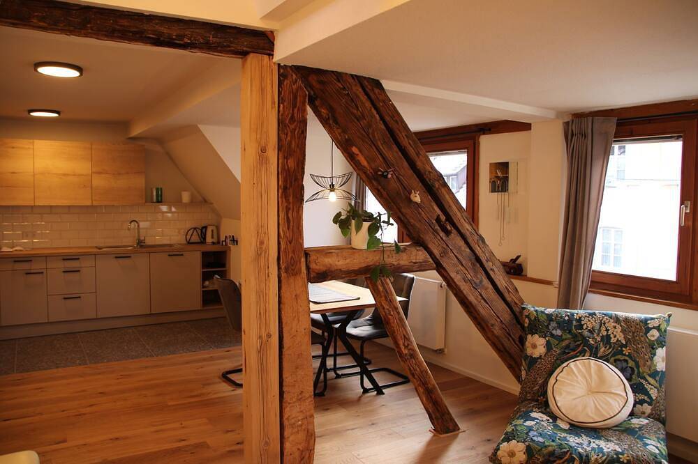 Ganze Wohnung, Renovierte Maisonette-Ferienwohnung im historischen Altstadtkern von Sulzburg in Sulzburg, Südschwarzwald