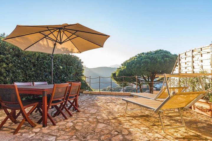 Villa per 6 persone, con Balcone e Terrazza nonché Giardino e Panorama a Comune di Finale Ligure