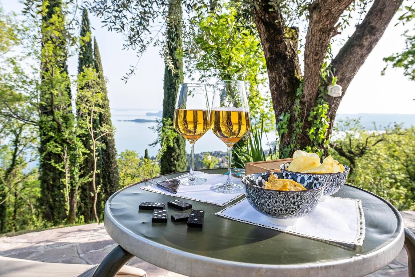 Villa "Artista" met Privézwembad, Whirlpool & Wi-Fi in Gardone Riviera, Garda Bergen