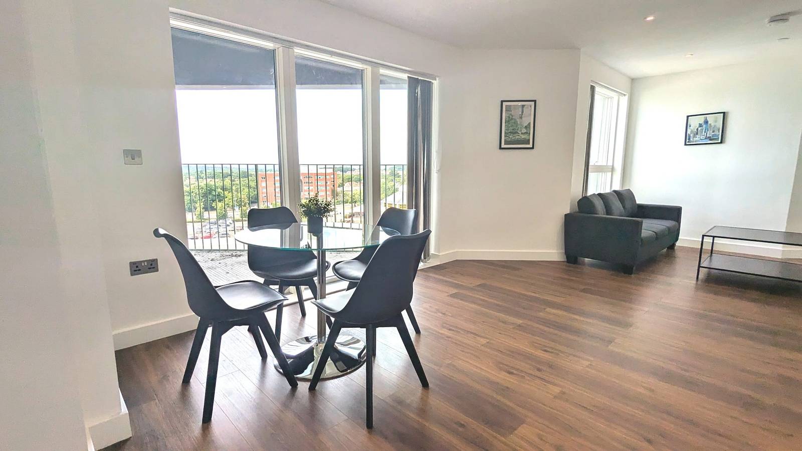 Entire apartment, 2Br Apt Bracknell | Parking | Nr Ascot Racecourse in Bracknell, Berkshire