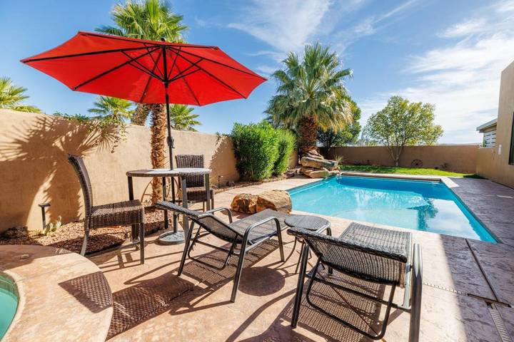 Ferienhaus für 6 Personen, mit Pool und Terrasse sowie Whirlpool - 1