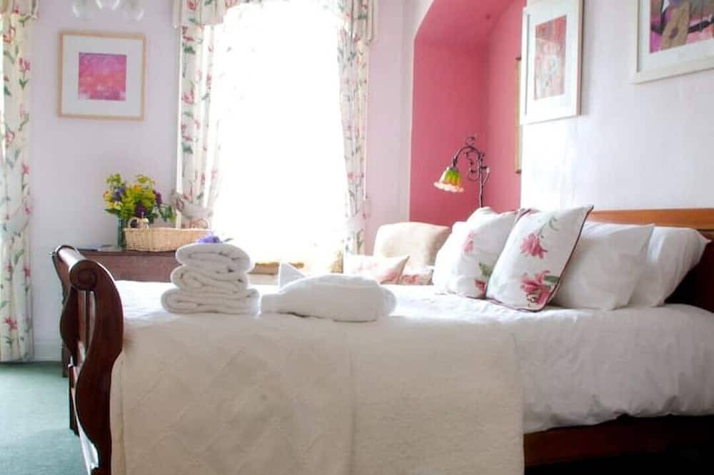 Charming listed historic country house 3 miles from Cheddar Gorge in Axbridge, Somerset