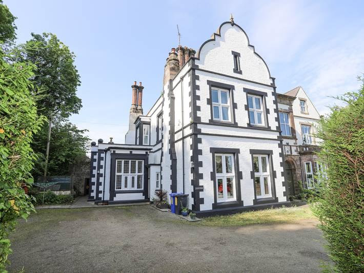 Cottage for 12 people, with garden, with pets in Red Wharf Bay