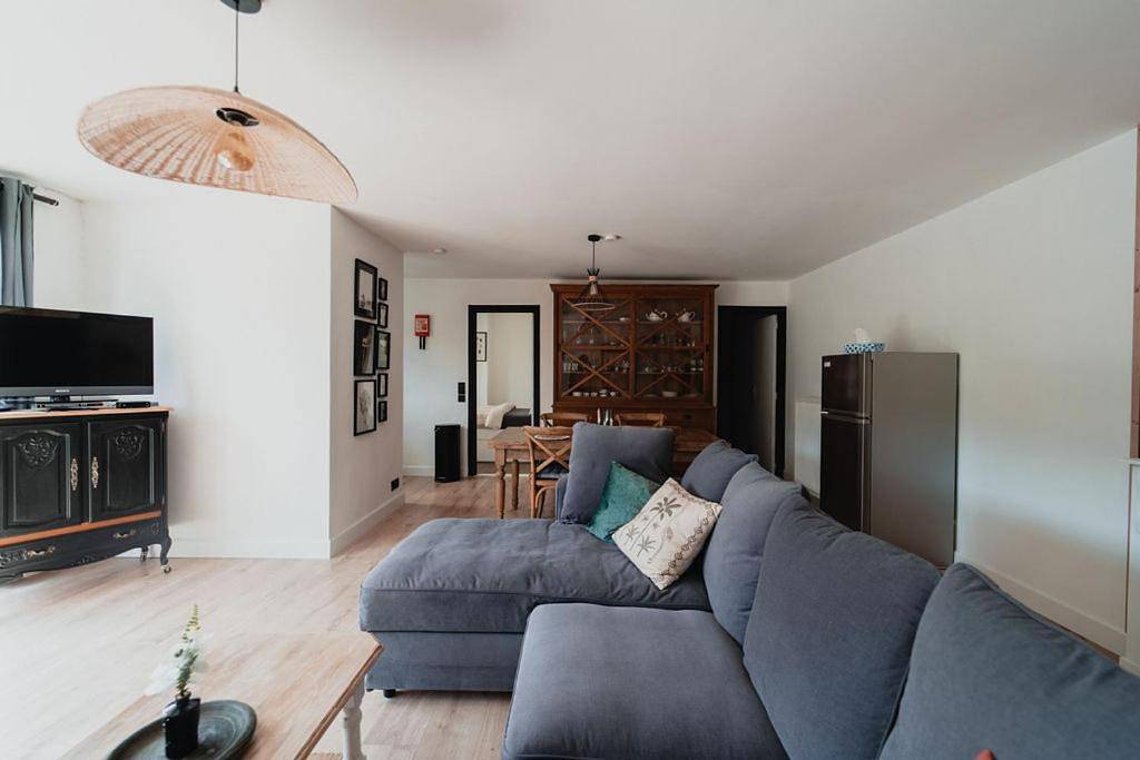 Appartement entier, Appartementen met zicht op de rivier de Semois en eigen balkon in Vresse-sur-Semois, Région de Namur