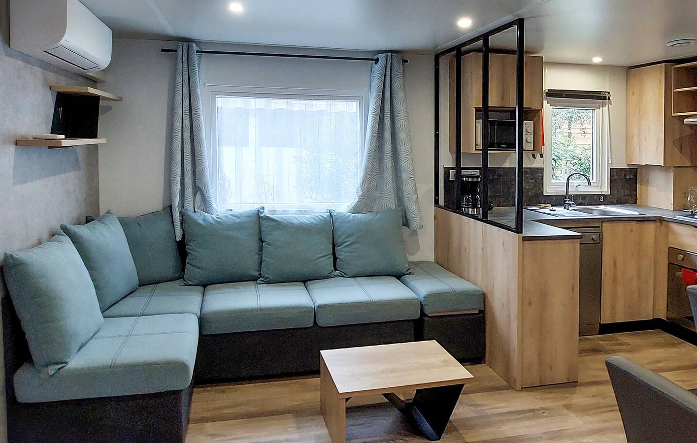 Acogedora casa móvil con piscina y WiFi - Cerca de Les Pinèdes in Saint-Julien-en-Born, Côte d’Argent