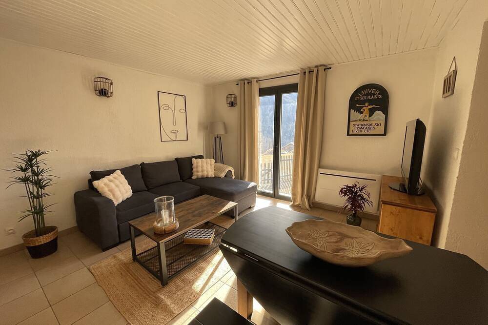 Appartement entier, Appartement bas de chalet à 30 minutes de la foux d’allos, in Villars-Colmars, Région Castellane