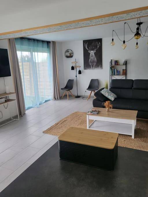 Location de vacances pour 6 personnes, avec jardin ainsi que vue et piscine, animaux acceptés à Saint-Vincent-Jalmoutiers - 2