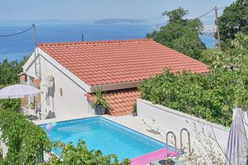 Villa Mit Pool für 4 Personen in Podstrana, Dalmatinisches Festland, Bild 1