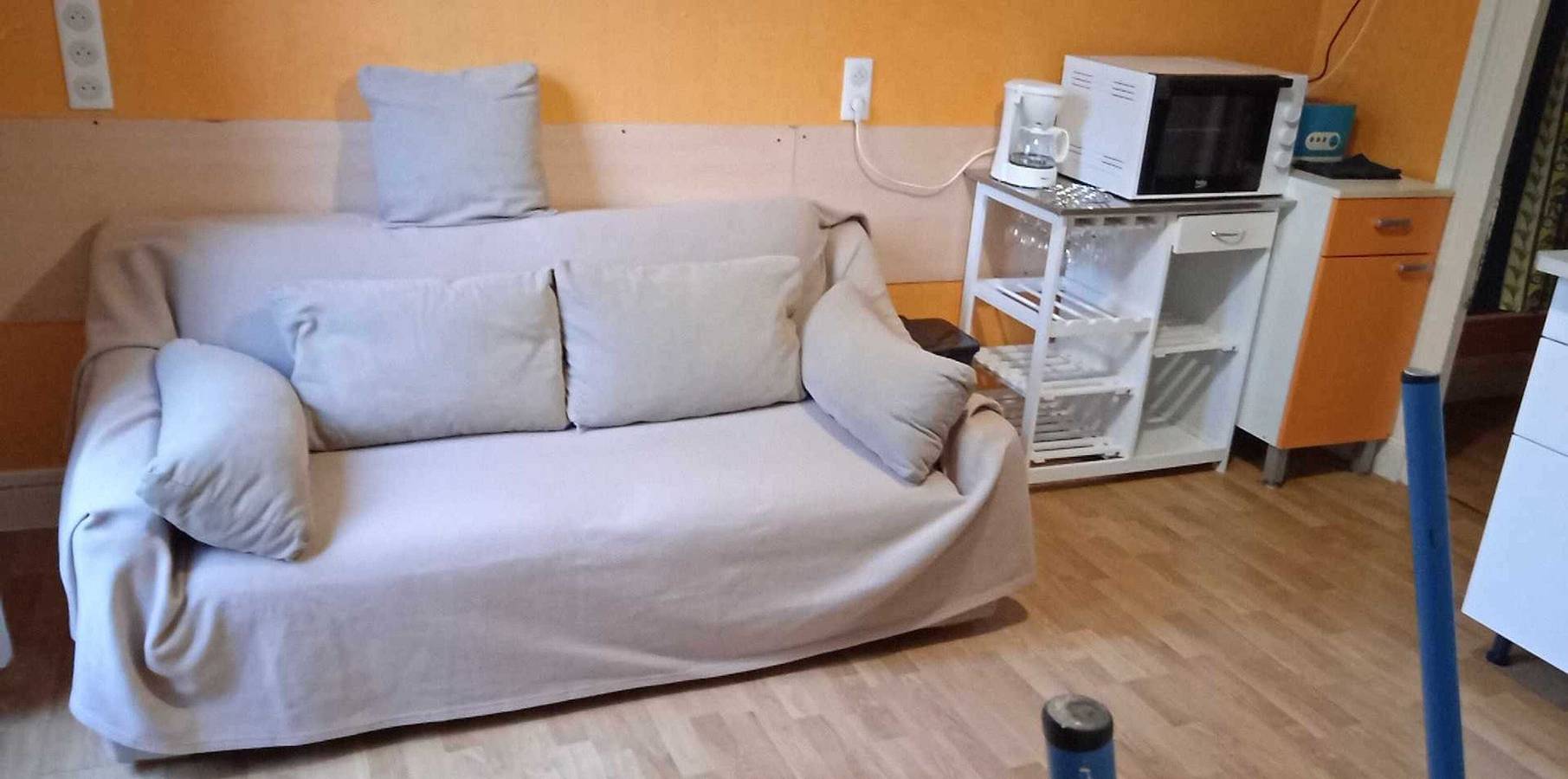 Apartamento entero, Apartamento acogedor en Néris-les-Bains - 30 m² - Parking in Néris-les-Bains, Región de Montluçon