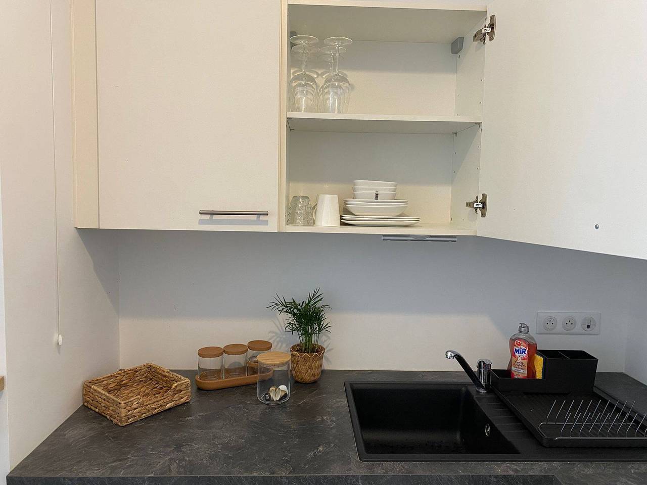 Apartamento entero, L'Ensoleillé Levallois — Apartamento cerca del metro in Levallois-Perret, Altos del Sena