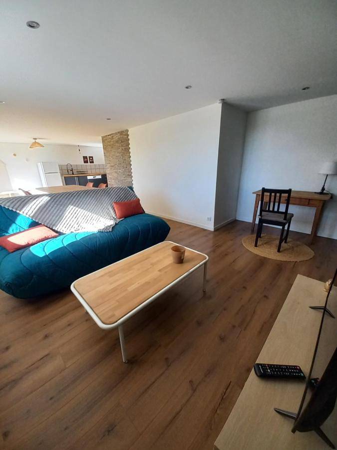 Gîte pour 2 personnes, avec piscine et terrasse à Pouilly-le-Monial - 4
