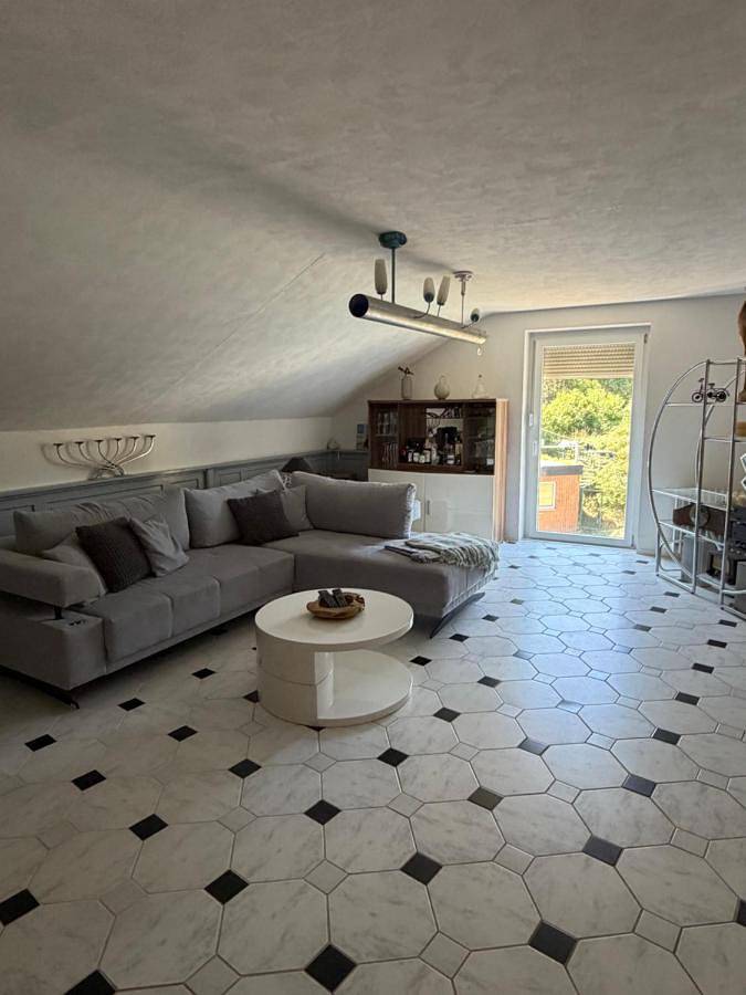 Ferienwohnung für 4 Personen, mit Balkon und Ausblick in Silz (Pfalz)