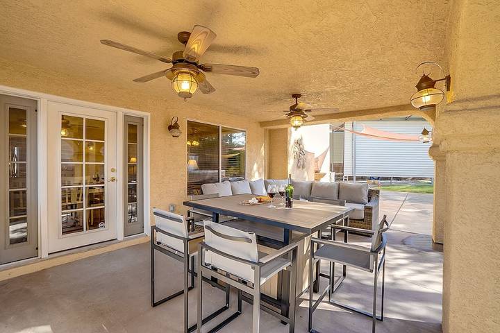 Vacation rental for 10 people, with yard in Henderson