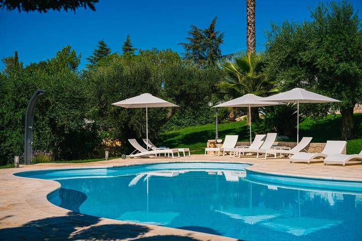 B&b per 3 persone, con piscina e giardino nonché panorama, con animali domestici a Putignano