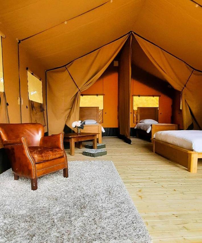 Tente pour 4 personnes, avec terrasse ainsi que vue et piscine dans le Tarn-et-Garonne