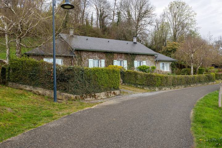 Maison Camille - Gemütliches Ferienhaus 10 Min von Lourdes, Terrasse, Kamin, privater Parkplatz in Artigues (Hautes-Pyrénées), Hautes-Pyrénées
