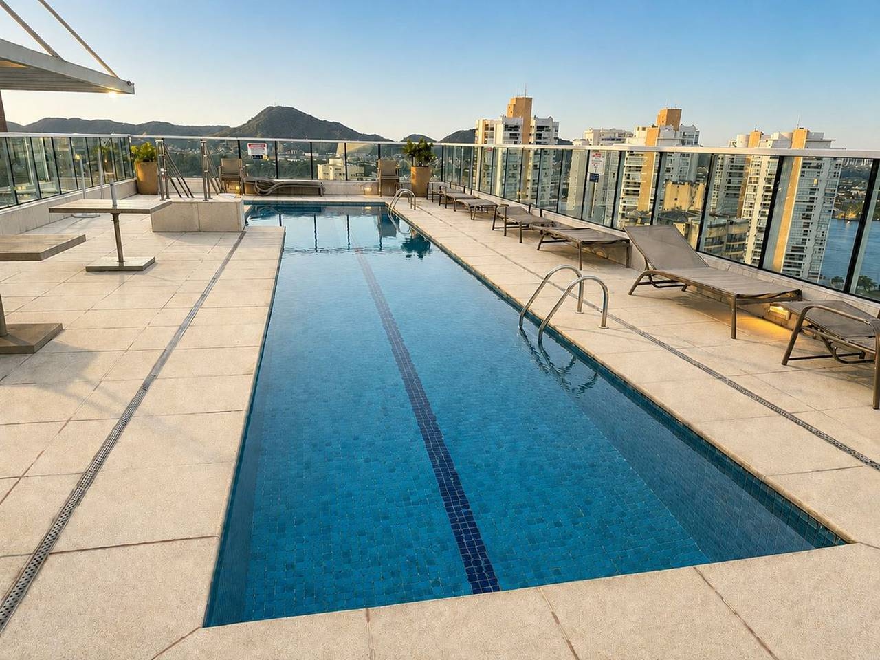Appartamento intero, Apto Com Piscina e Hidro a 500m da Ponta da Praia in Santos, Baixada Santista