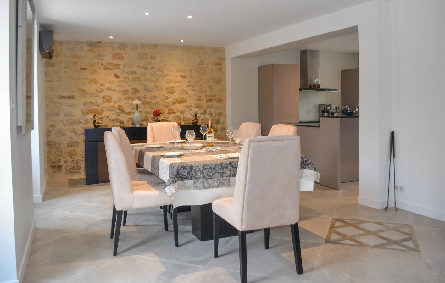 Appartement confortable avec TV et parking in Saint-Robert, Région de Brive-la-Gaillarde