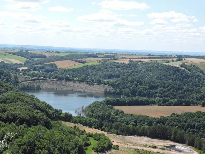 Gîte pour 4 personnes, avec terrasse ainsi que vue sur le lac et vue à Mont-Roc - 4