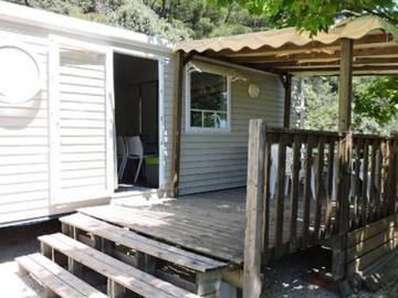 Mobil home pour 4 personnes, avec piscine et terrasse à Venterol