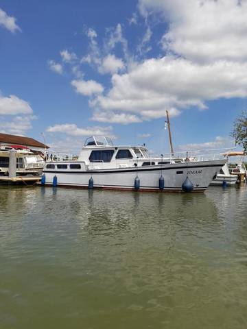Bateau pour 6 personnes, avec vue ainsi que terrasse et vue sur le lac en Bourgogne-Franche-Comté