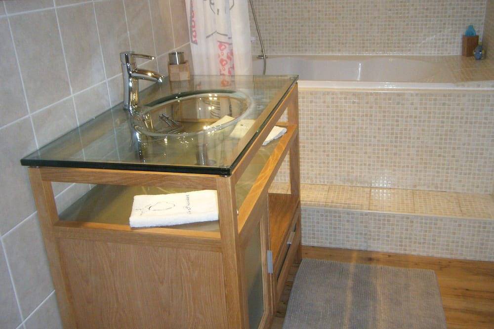 Joli gîte avec piscine en campagne aux portes de Nimes in Nîmes, Région de Nîmes