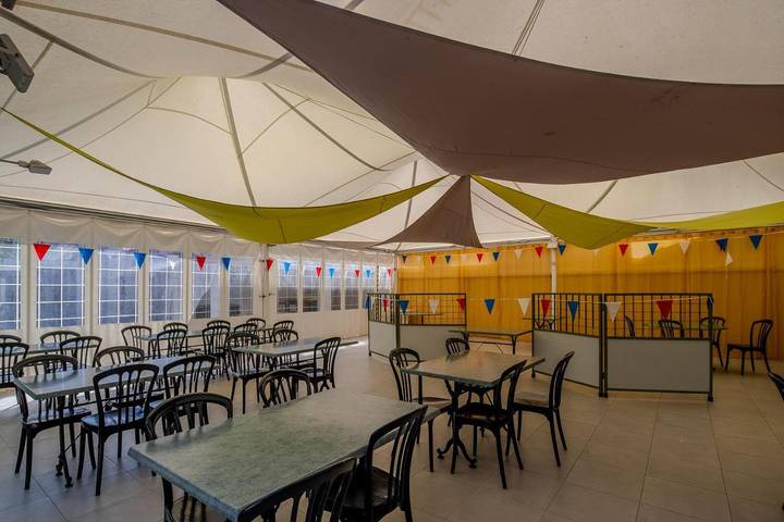 Parc de vacances pour 6 personnes, avec terrasse ainsi que jardin et piscine à Damvix - 4