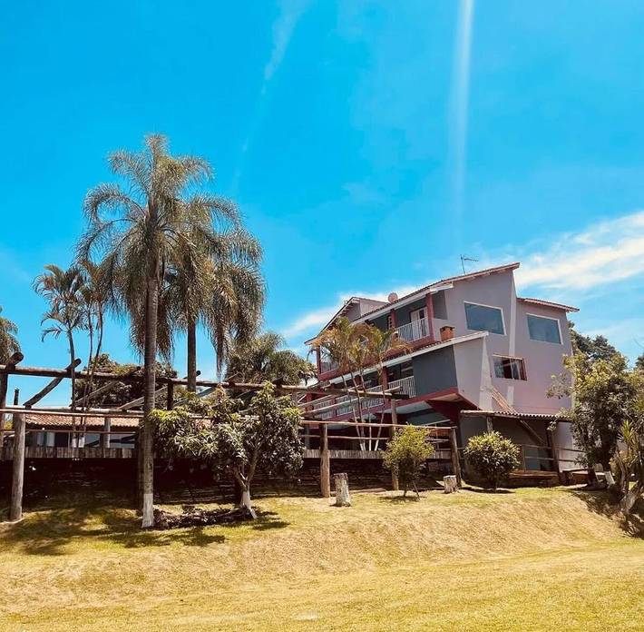 Casas e apartamentos de temporada para 23 pessoas, com terraço e jardim e ainda vista and piscina, com animais de estimação em Araçoiaba da Serra