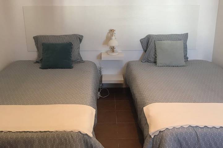 Spacious House in a Quiet Alentejo Village - 4 Bedrooms and Patio with Bbq in Beja Distrikt