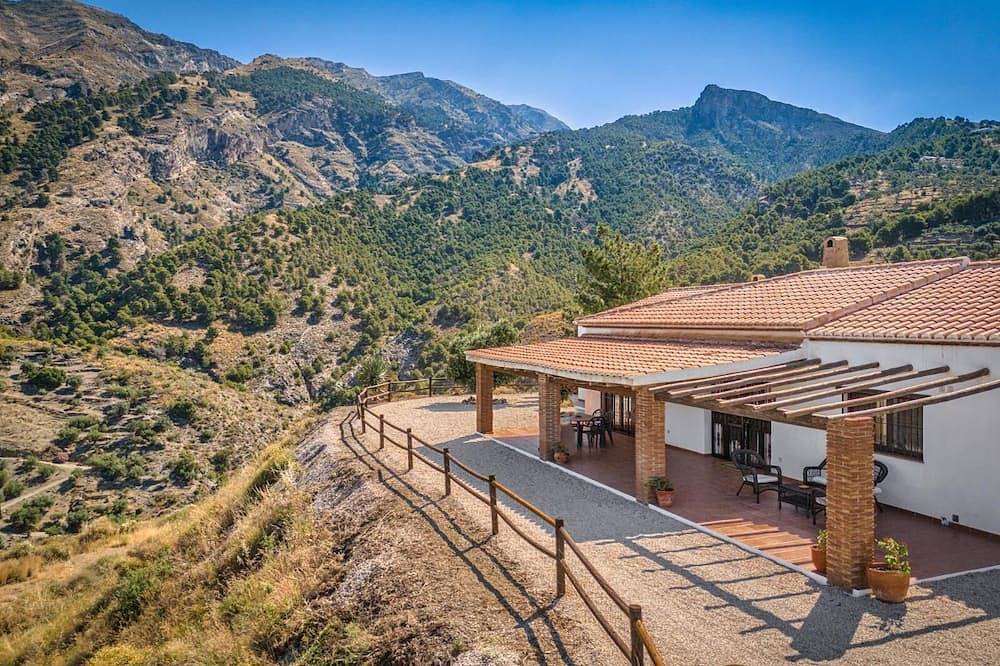 Casa del Molino, a beautiful Villa in the mountains of Canillas de Aceituno in Canillas de Aceituno, Málaga Province