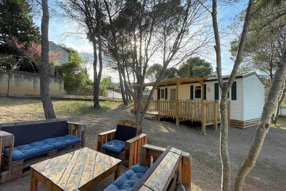 Mobile Home with Terrace in Lézignan-Corbières, 6 persons in Lézignan-Corbières, Narbonne region