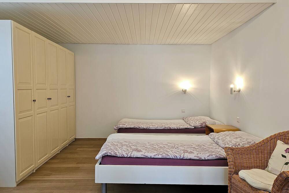 Ganze Wohnung, 166 m² ruhige, sonnige Wohlfühloase mit großer Terrasse und Blick ins Kinzigtal in Alpirsbach, Kinzigtal