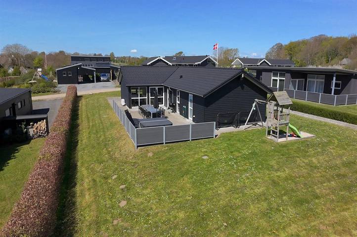 Ferienhaus für 10 Personen, mit Sauna und Garten sowie Terrasse und Whirlpool in Kelstrup Strand