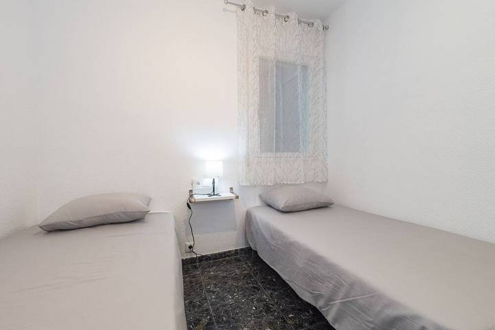 Entire apartment, Cubo's Evy Malaga Apartment / urban / free wifi / air conditioning in Málaga Central District, Malaga