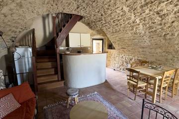 Gîte pour 5 personnes, avec jardin et piscine, animaux acceptés à Puyvert
