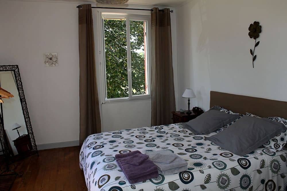 Schön restauriertes 2-Zimmer-Haus mit privatem Pool und Grill. in Thénac, Périgord Pourpre