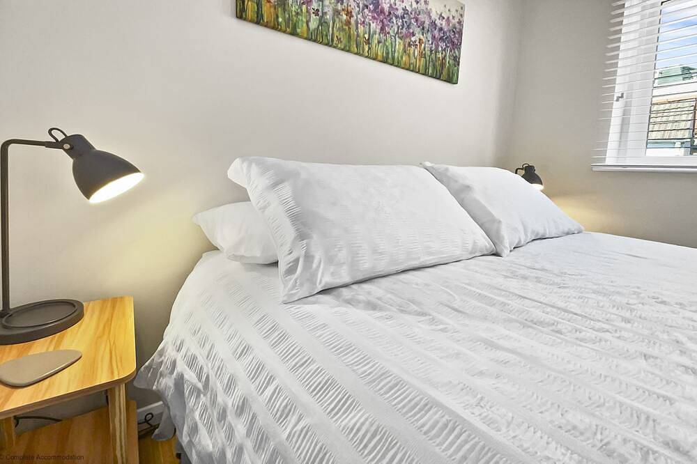 Whitsun 1.5 -  an apartment that sleeps 4 guests  in 2 bedrooms in Gosport, Hampshire