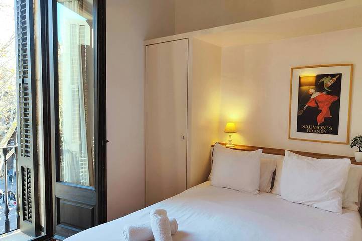 Entire apartment, Rambla F - Plaça Catalunya, great views! in Barcelona Centre, Barcelona