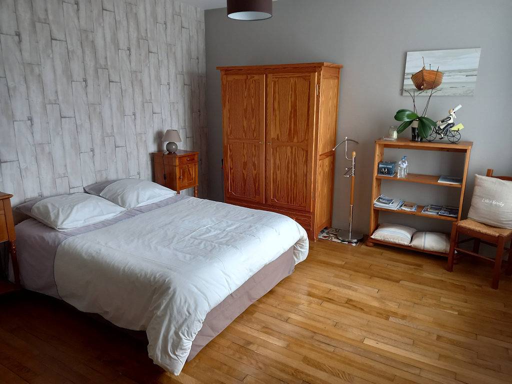 Chambres d'hôtes du Menhir - Chambre 1 in Plouhinec (Finistère), Région de Quimper