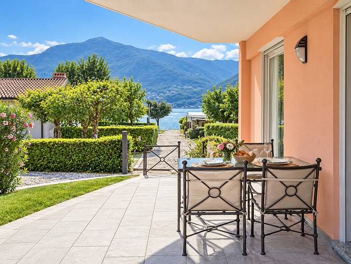Ferienwohnung für 4 Personen, mit Terrasse und Garten sowie Ausblick und Seeblick in Maccagno con Pino e Veddasca