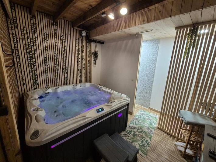 Gîte pour 2 personnes, avec Jacuzzi et Terrasse à Chauny