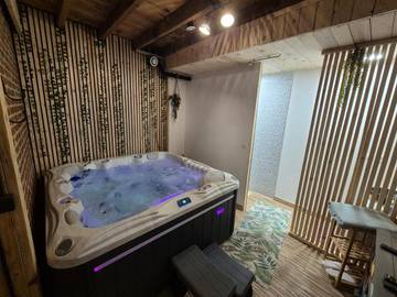 Gîte pour 2 personnes, avec jacuzzi et terrasse à Chauny