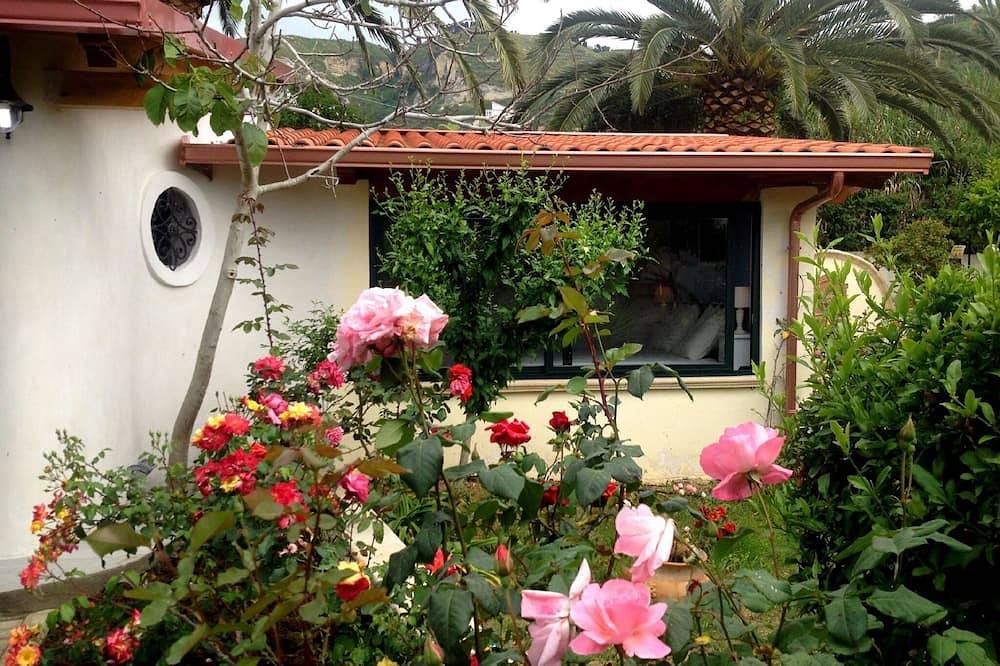 Ganze Wohnung, Parghelia: Haus mit Garten. in Parghelia, Vibo Valentia Provinz