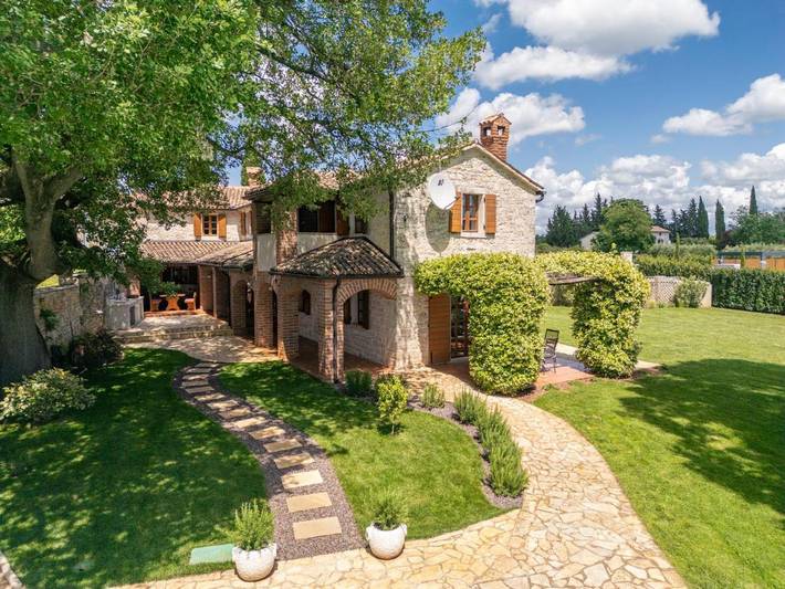 Ferienhaus für 8 Personen, mit Balkon und Terrasse sowie Garten und Pool in Bačva